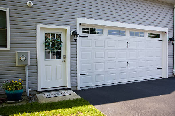 24/7 Emergency Garage Door Panel Replacement experts in Villas, NJ